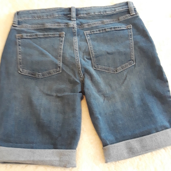NWOT Gap Denim Sz 27 Mid-rise Jean Shorts - Picture 2 of 8